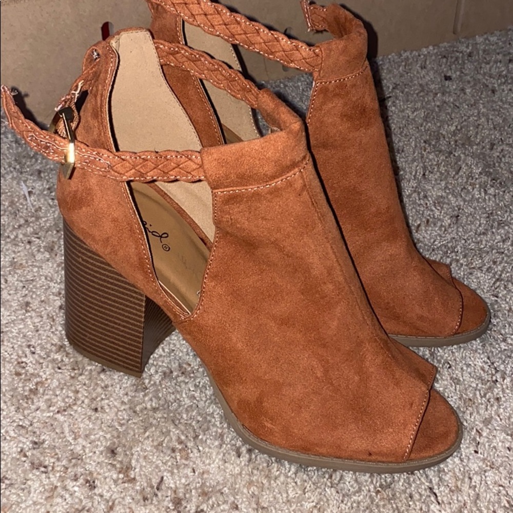 Qupid cognac booties BRAND NEW
